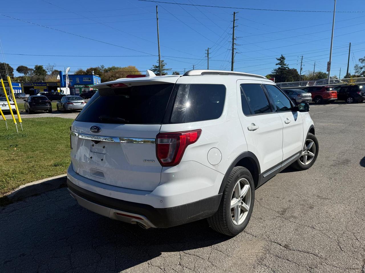 2017 Ford Explorer 4WD XLT / AUTO / YOU SAFETY YOU SAVE Photo2