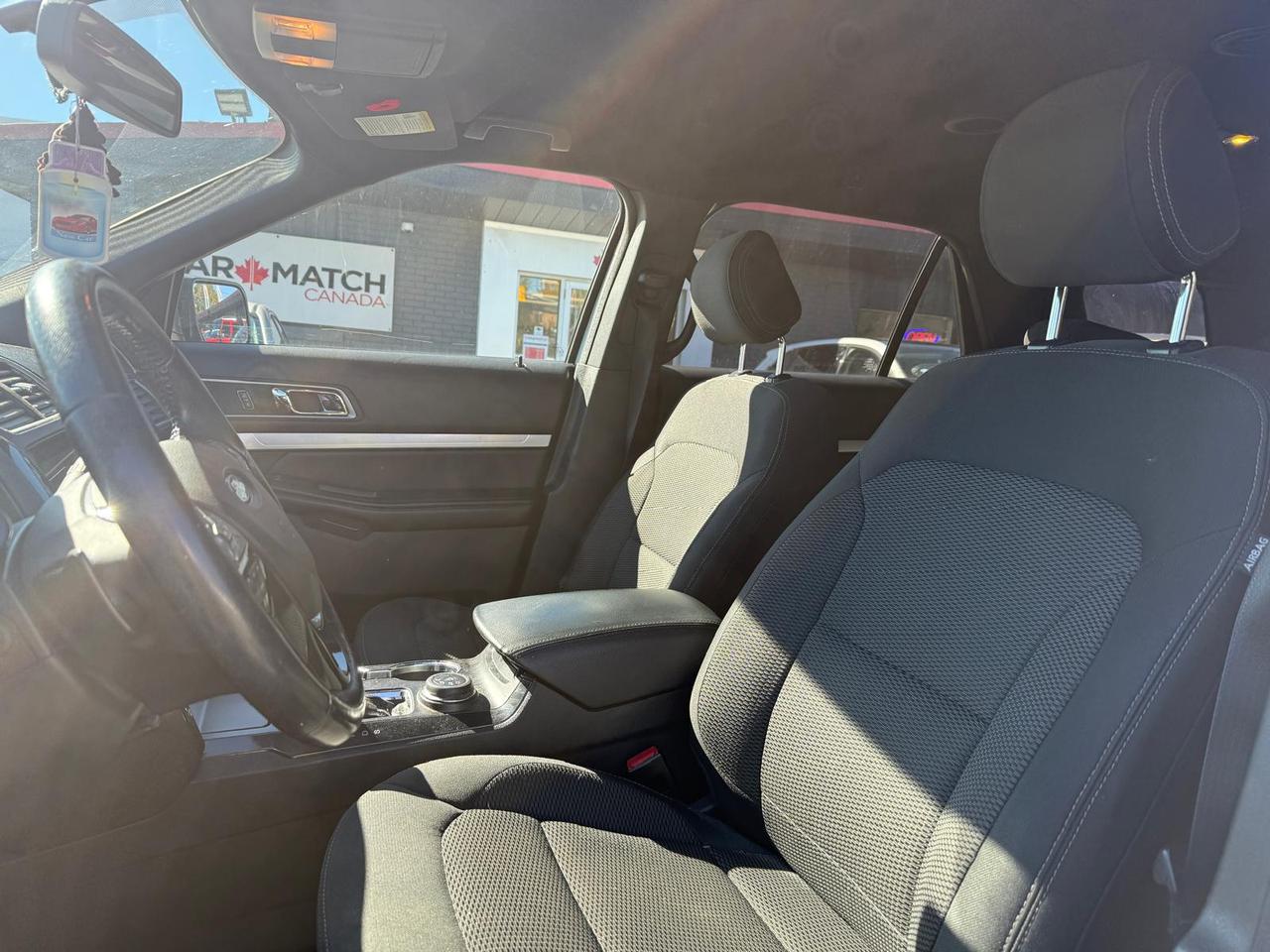 2017 Ford Explorer 4WD XLT / AUTO / YOU SAFETY YOU SAVE Photo