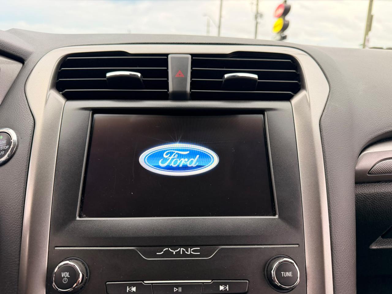2020 Ford Fusion SE Photo