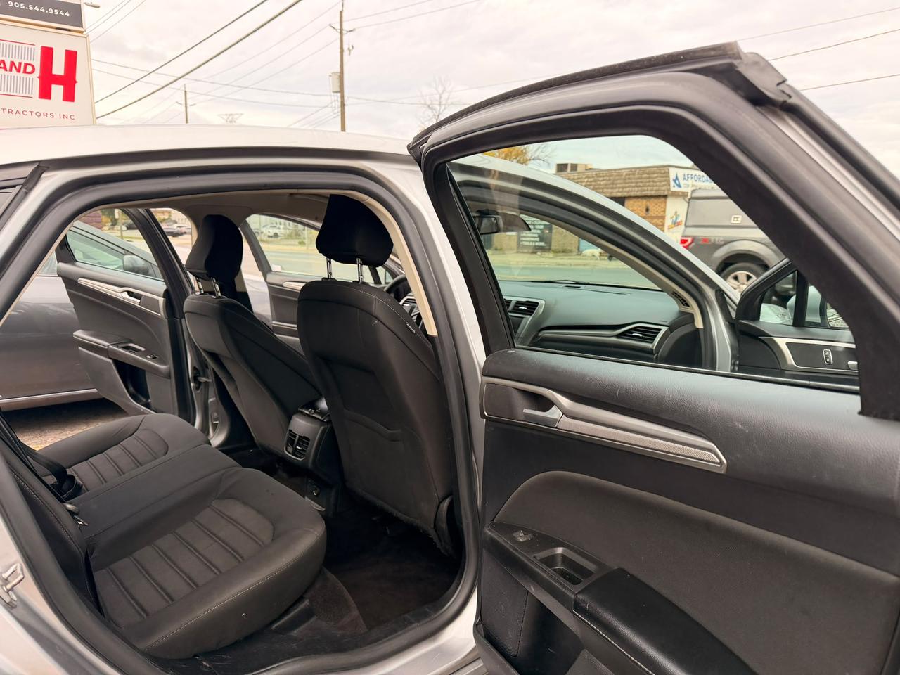 2020 Ford Fusion SE Photo