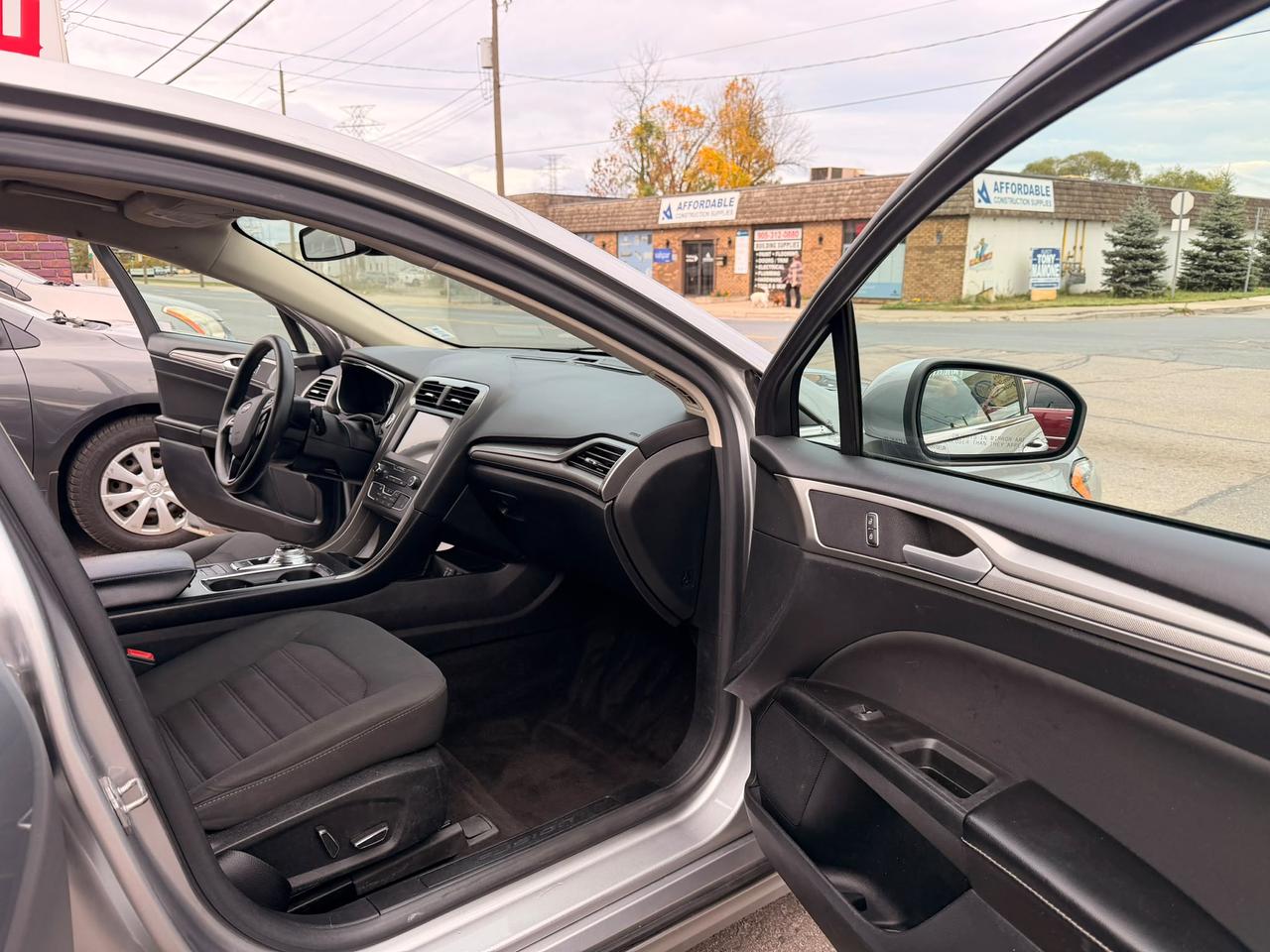2020 Ford Fusion SE Photo