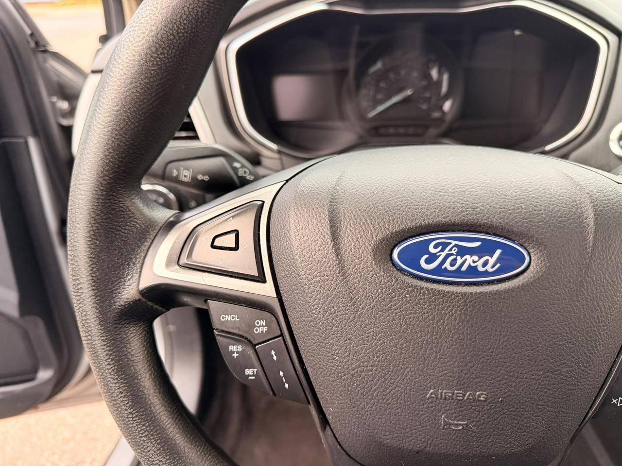 2020 Ford Fusion SE Photo