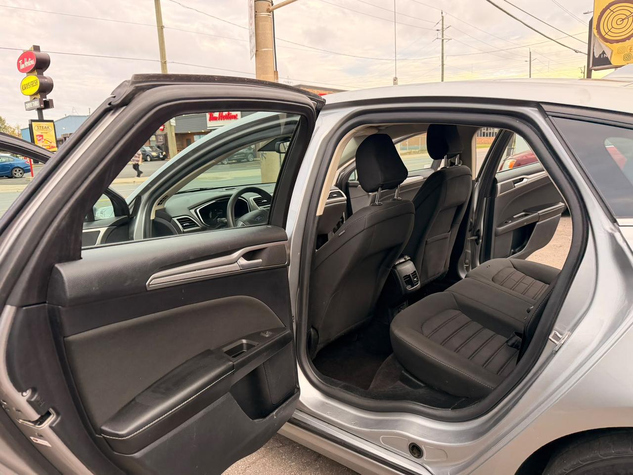 2020 Ford Fusion SE Photo