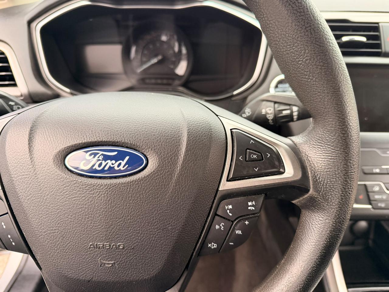 2020 Ford Fusion SE Photo