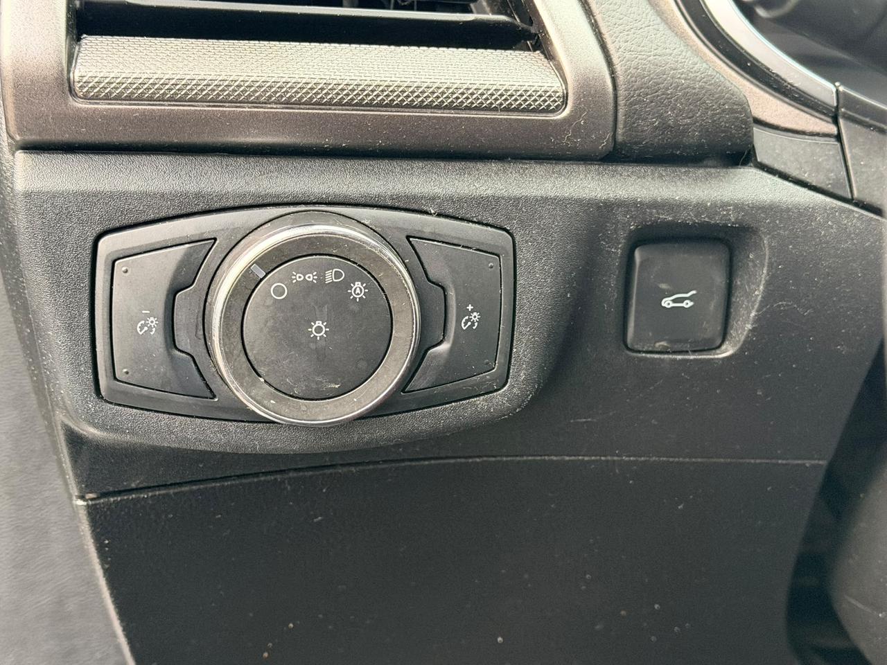 2020 Ford Fusion SE Photo