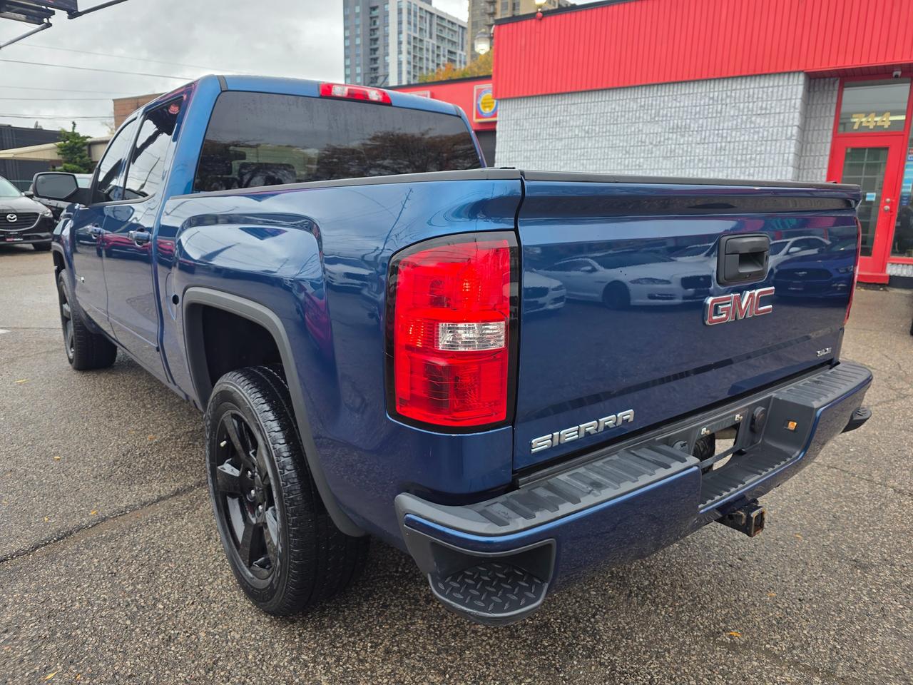2018 GMC Sierra 1500 4WD Crew Cab SLE Elevation Photo