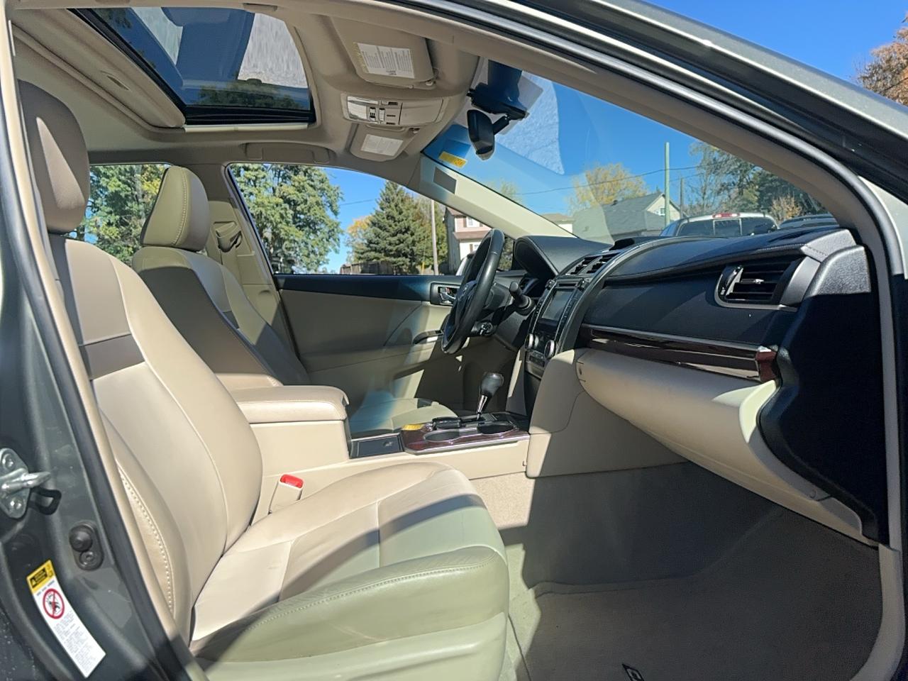 2012 Toyota Camry XLE Photo