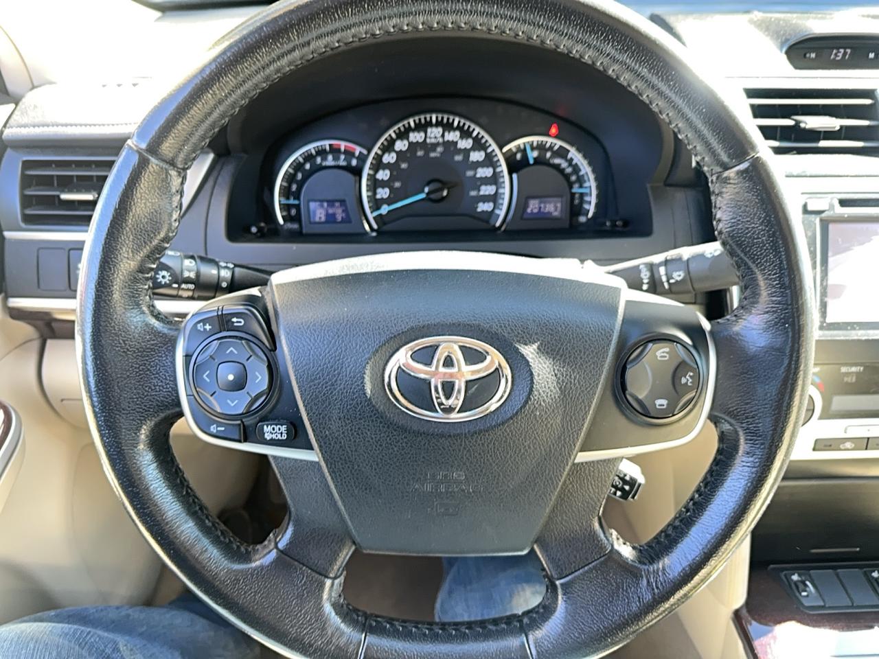 2012 Toyota Camry XLE Photo
