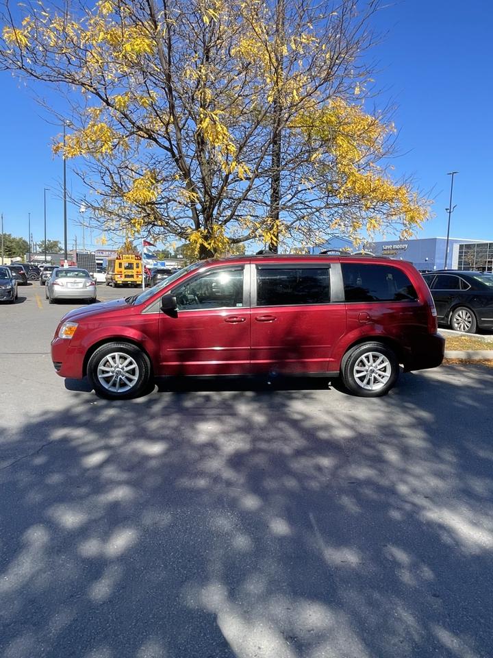 2010 Dodge Grand Caravan SE   ONLY 184,000 KMS   STOW N GO Photo5