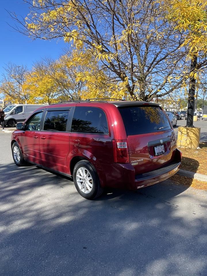2010 Dodge Grand Caravan SE   ONLY 184,000 KMS   STOW N GO Photo