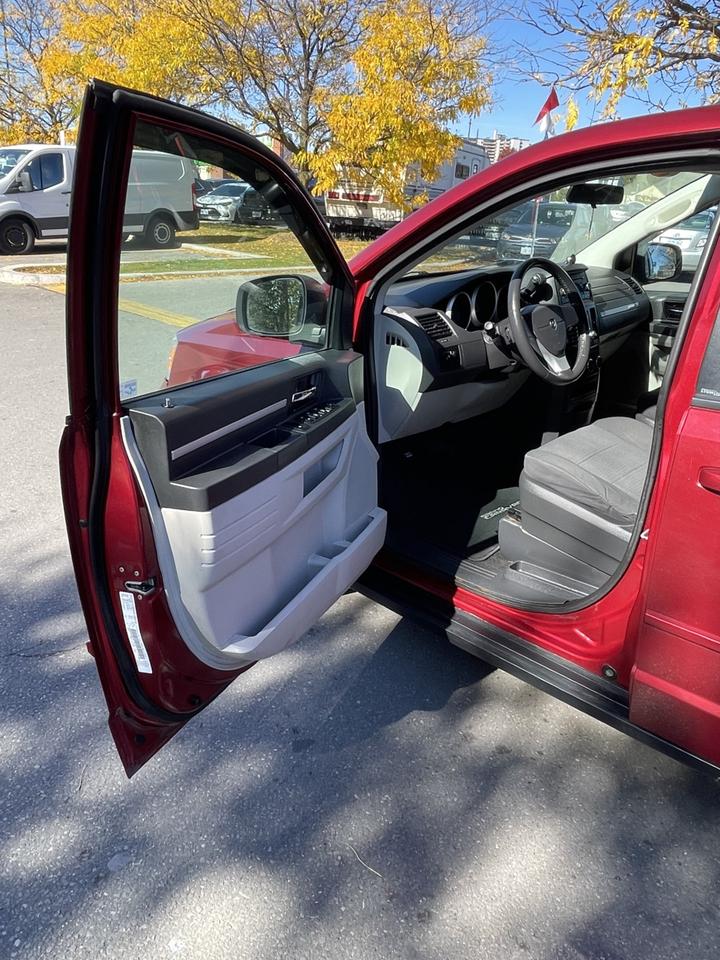 2010 Dodge Grand Caravan SE   ONLY 184,000 KMS   STOW N GO Photo
