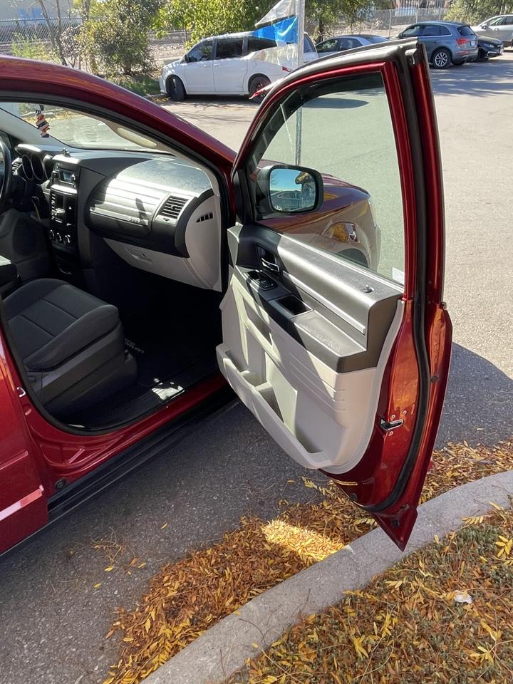 2010 Dodge Grand Caravan SE   ONLY 184,000 KMS   STOW N GO Photo