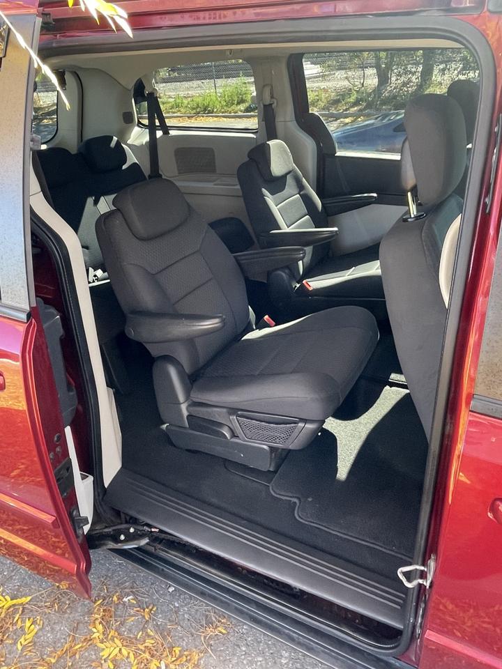 2010 Dodge Grand Caravan SE   ONLY 184,000 KMS   STOW N GO Photo