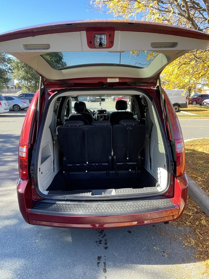 2010 Dodge Grand Caravan SE   ONLY 184,000 KMS   STOW N GO Photo
