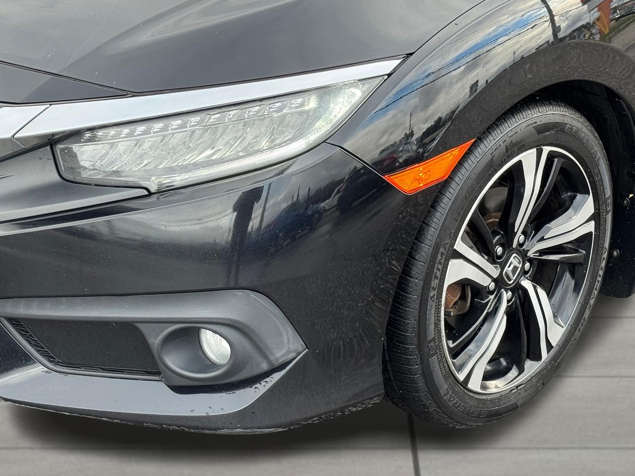 2017 Honda Civic Touring Coupe+ACCIDENT FREE+Honda Sense Photo