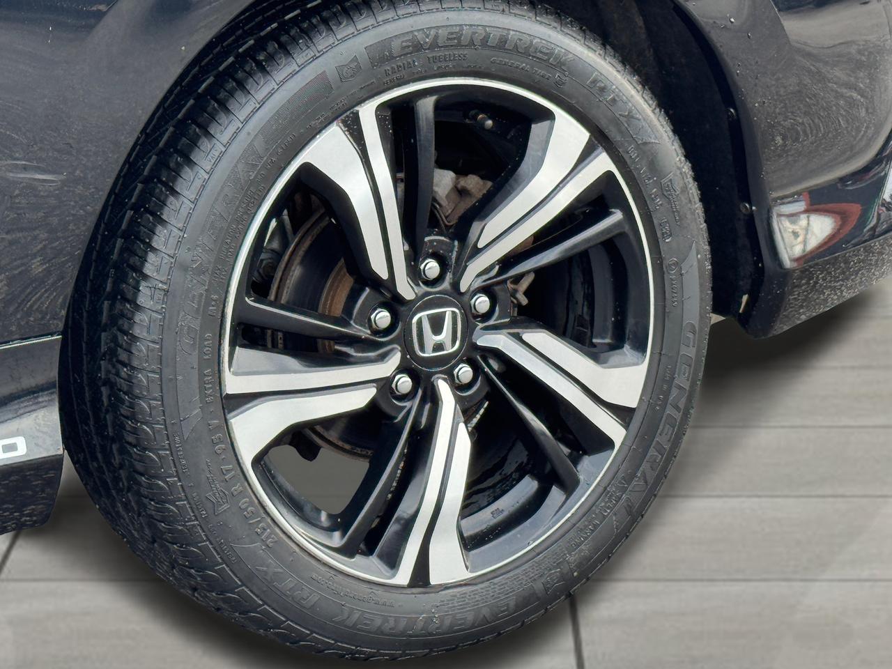 2017 Honda Civic Touring Coupe+ACCIDENT FREE+Honda Sense Photo