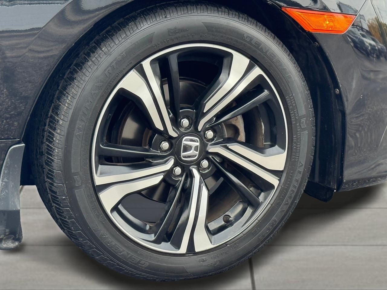 2017 Honda Civic Touring Coupe+ACCIDENT FREE+Honda Sense Photo