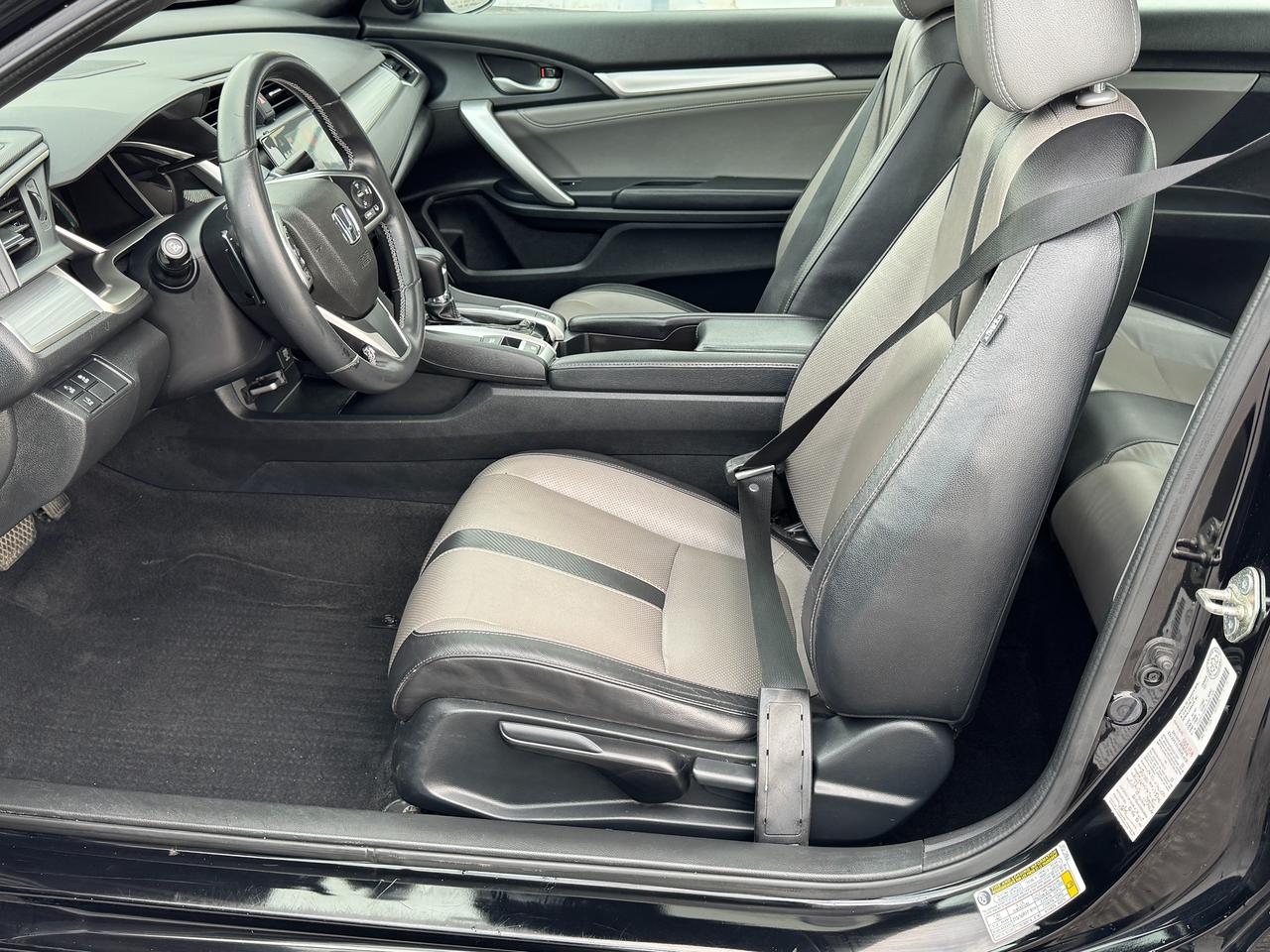 2017 Honda Civic Touring Coupe+ACCIDENT FREE+Honda Sense Photo