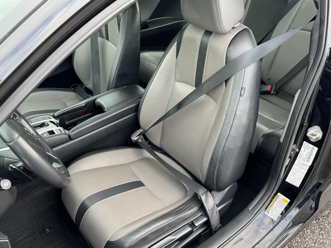 2017 Honda Civic Touring Coupe+ACCIDENT FREE+Honda Sense Photo