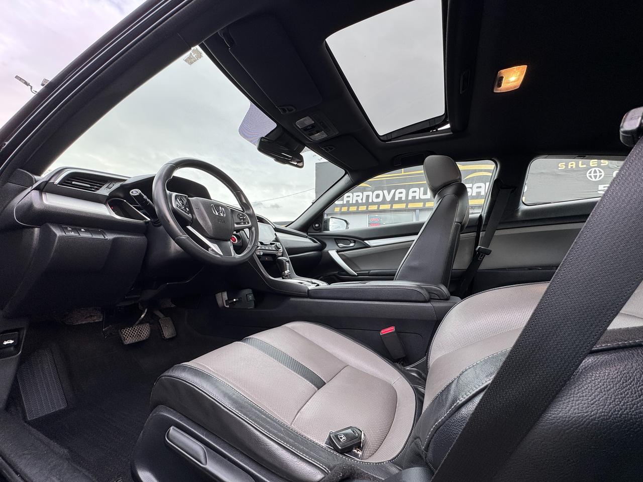 2017 Honda Civic Touring Coupe+ACCIDENT FREE+Honda Sense Photo
