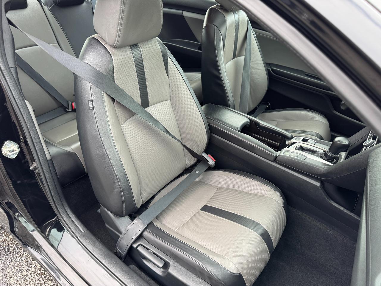 2017 Honda Civic Touring Coupe+ACCIDENT FREE+Honda Sense Photo