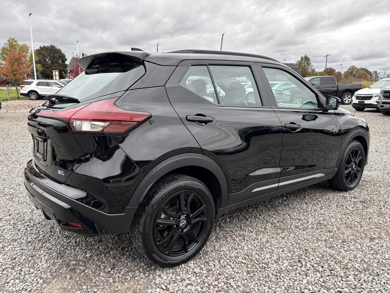 2024 Nissan Kicks SR Photo4