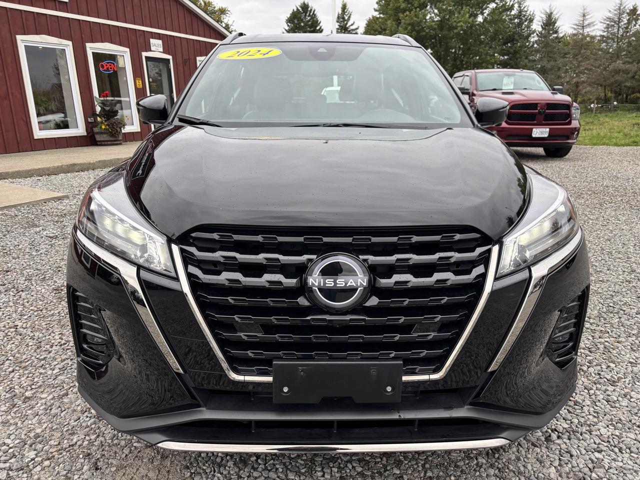 2024 Nissan Kicks SR Photo