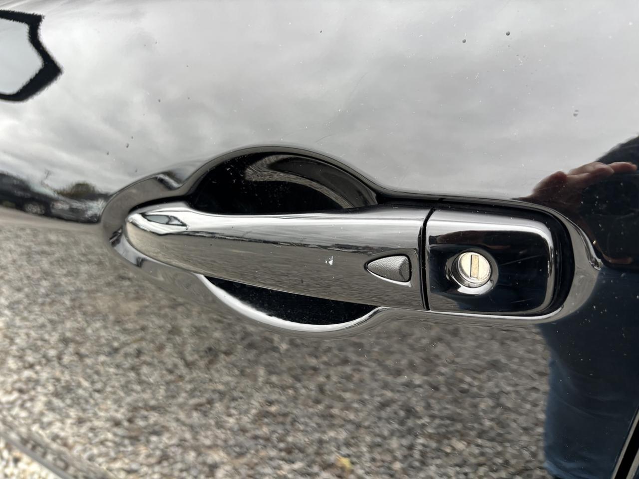 2024 Nissan Kicks SR Photo