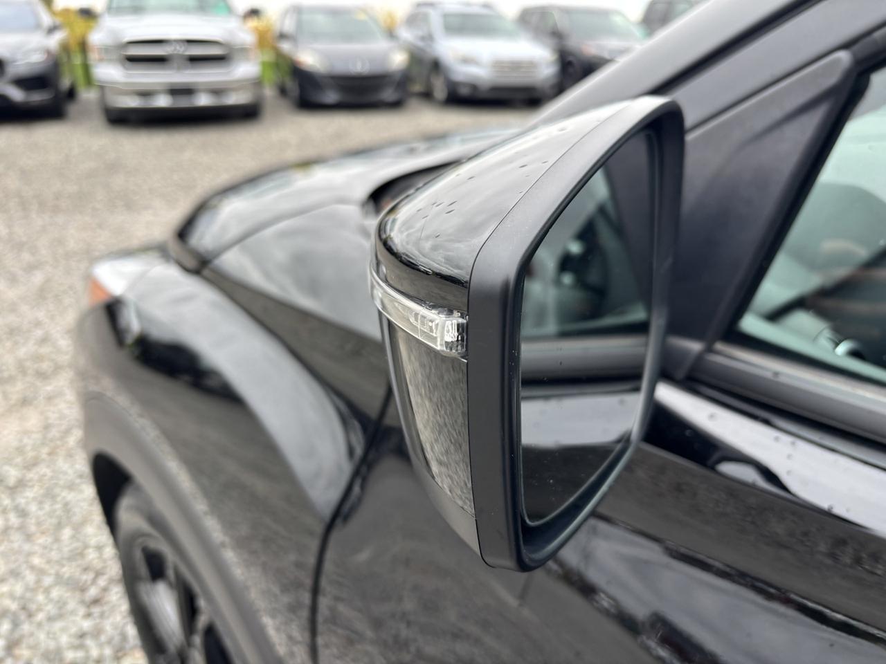 2024 Nissan Kicks SR Photo