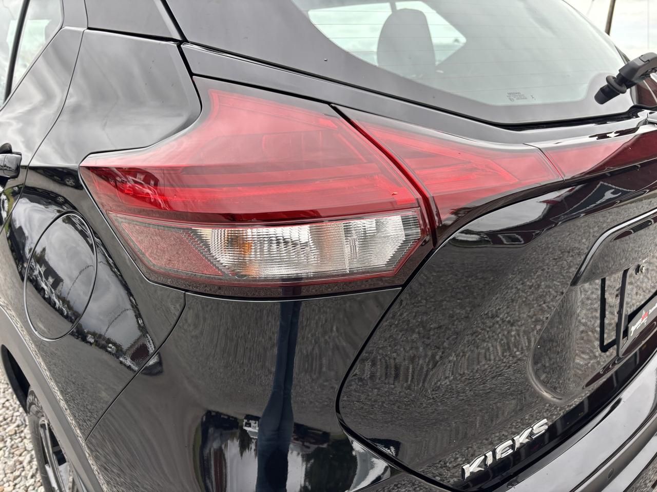 2024 Nissan Kicks SR Photo