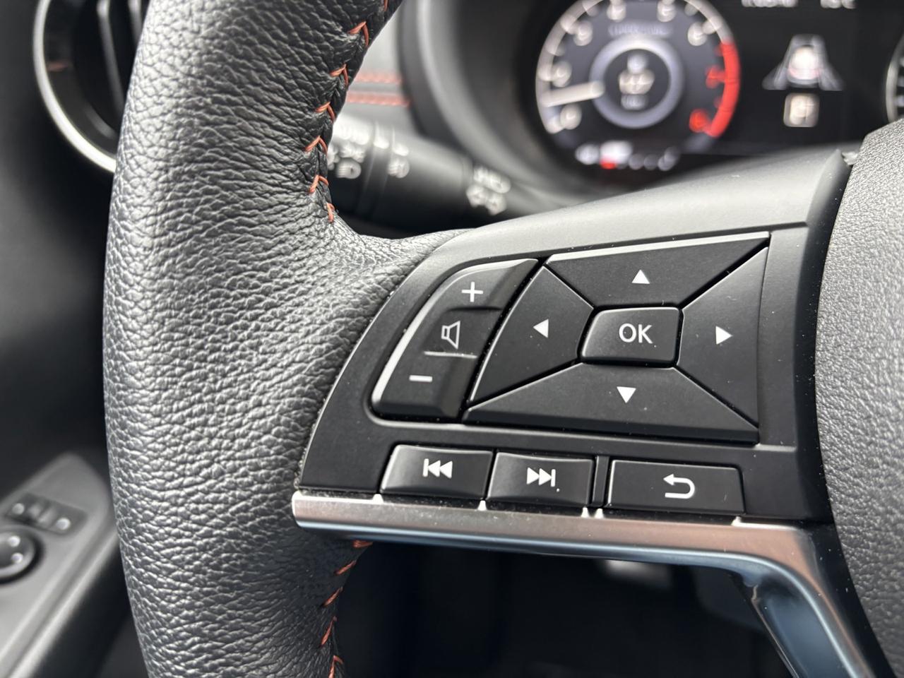 2024 Nissan Kicks SR Photo