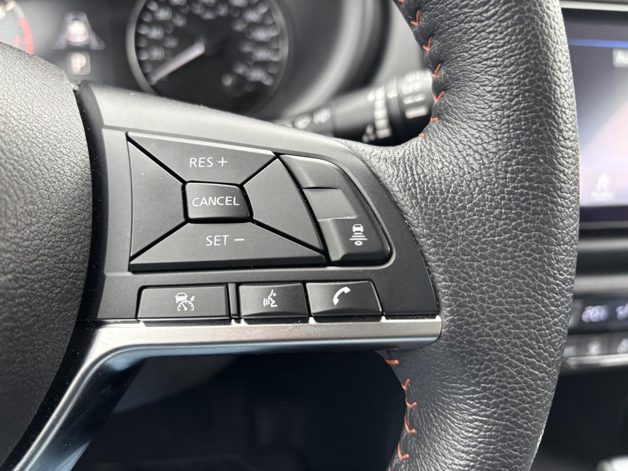 2024 Nissan Kicks SR Photo