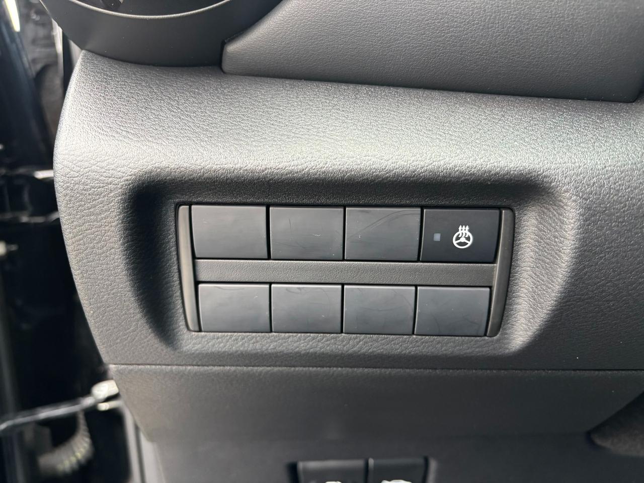 2024 Nissan Kicks SR Photo