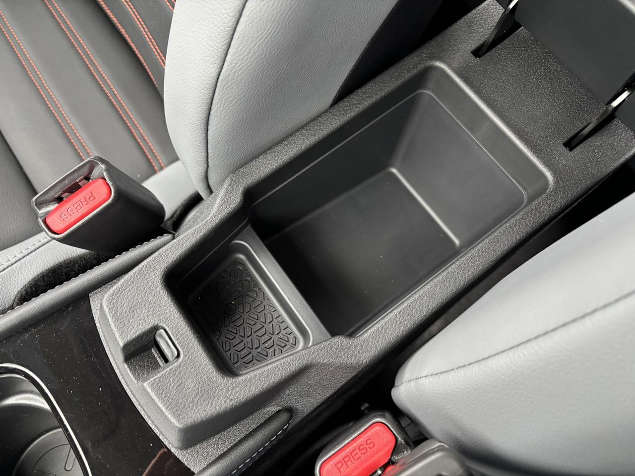 2024 Nissan Kicks SR Photo