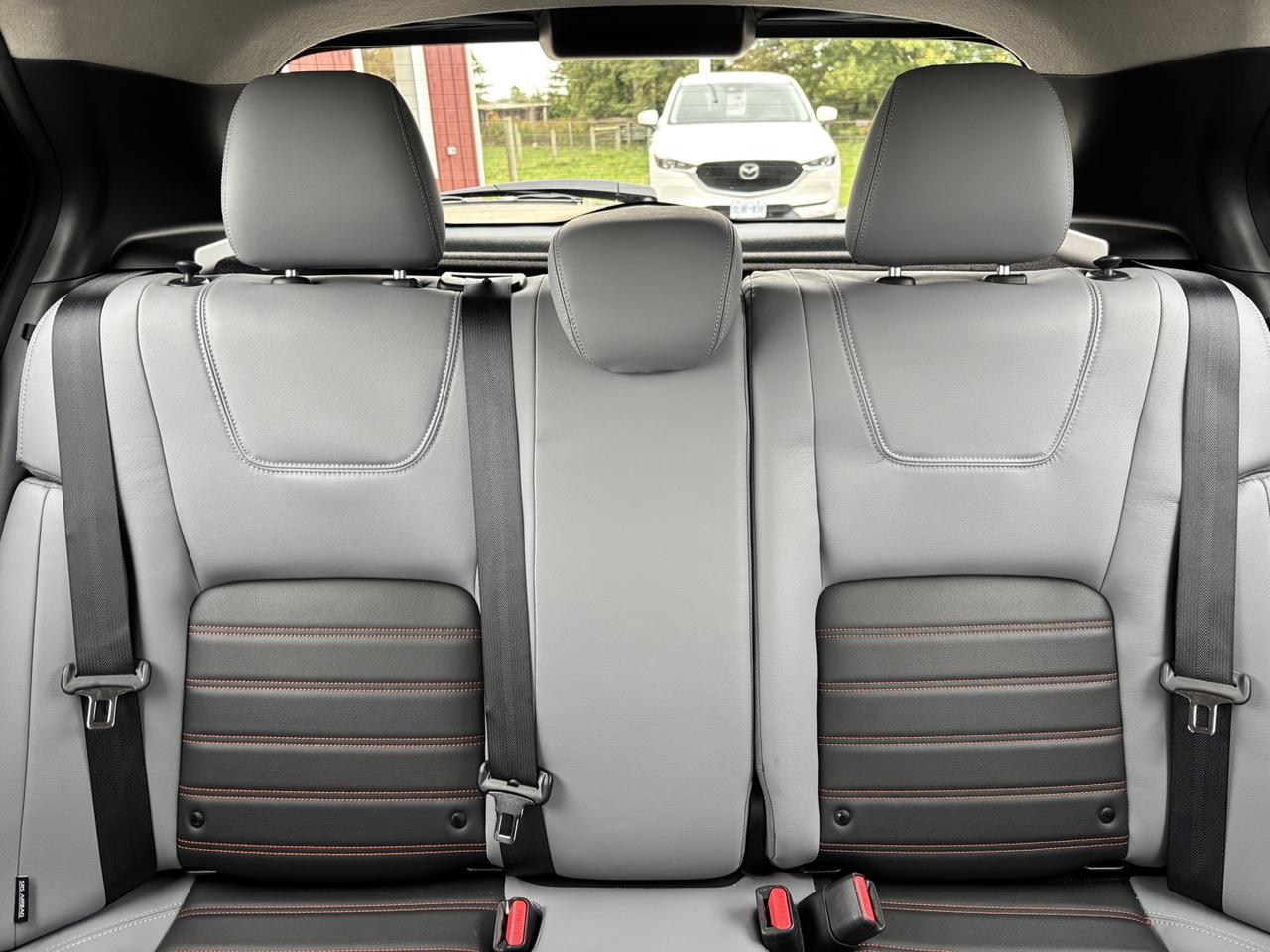 2024 Nissan Kicks SR Photo