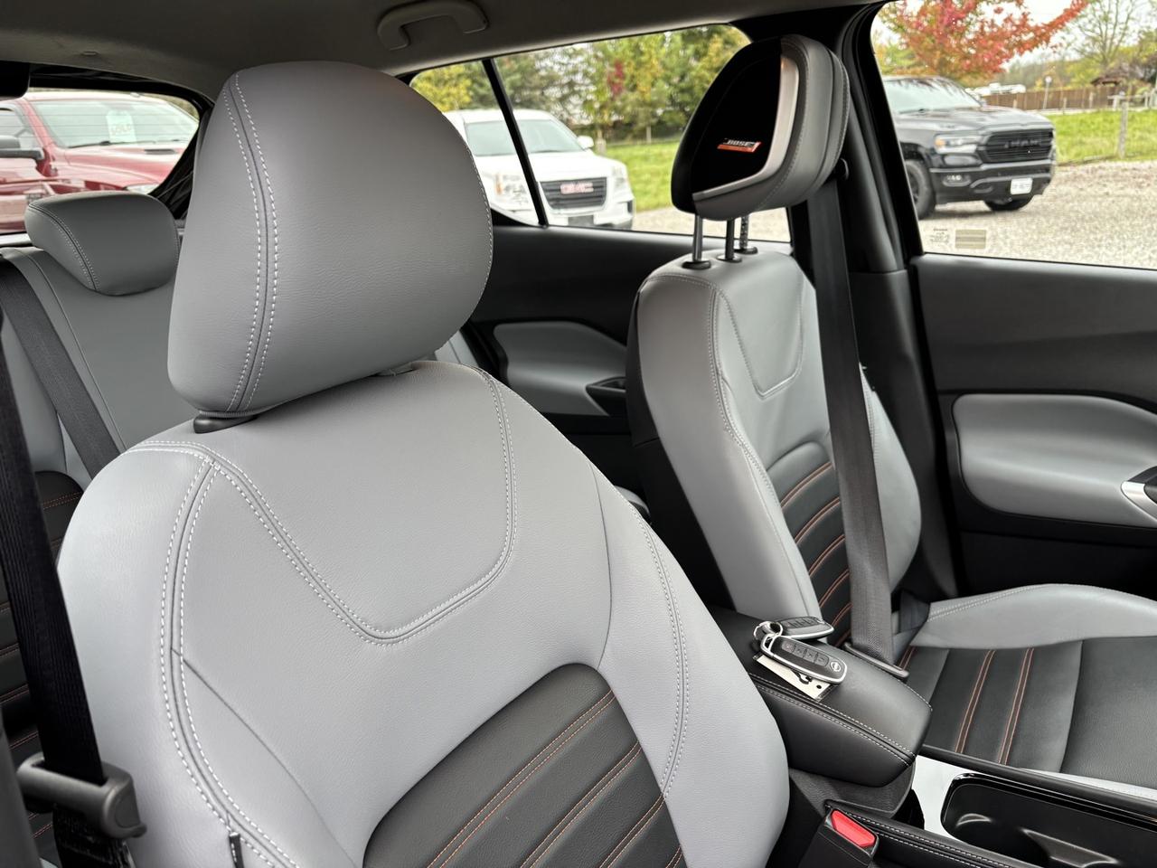 2024 Nissan Kicks SR Photo