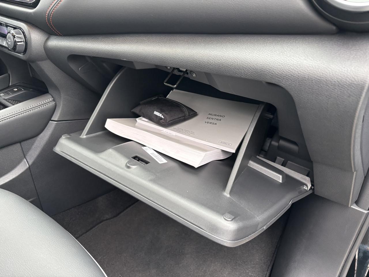 2024 Nissan Kicks SR Photo