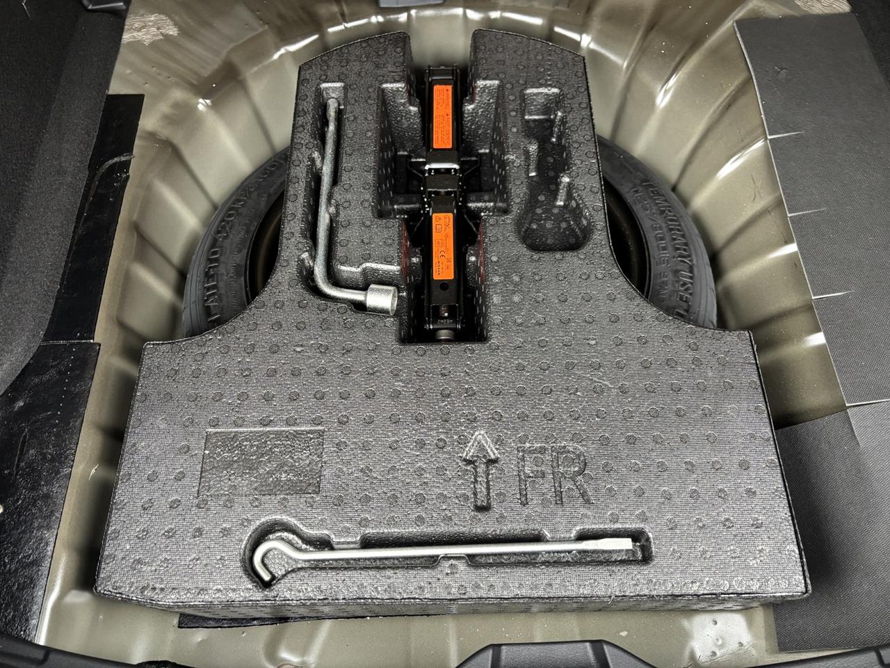 2024 Nissan Kicks SR Photo