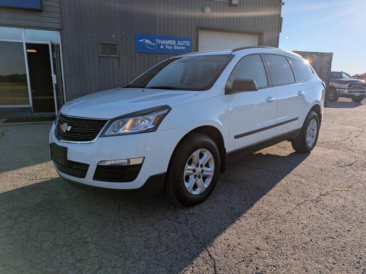 2017 Chevrolet Traverse LS AWD Photo