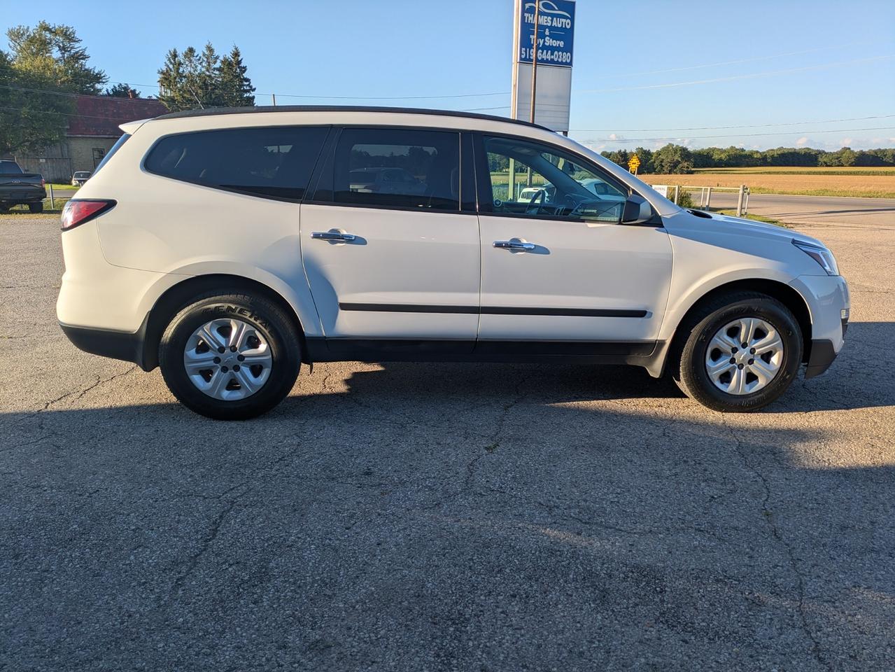 2017 Chevrolet Traverse LS AWD Photo