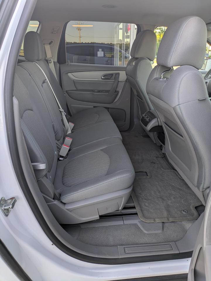 2017 Chevrolet Traverse LS AWD Photo