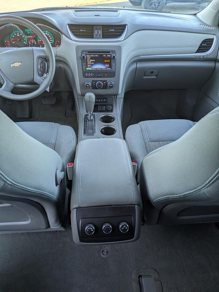 2017 Chevrolet Traverse LS AWD Photo