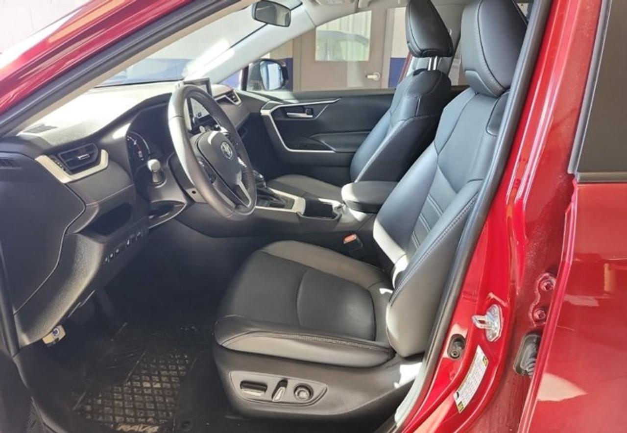 2024 Toyota RAV4 XLE Premium AWD | Leather | Sunroof | Heated Wheel + Seats | Power Seat + Liftgate | and More ! Photo