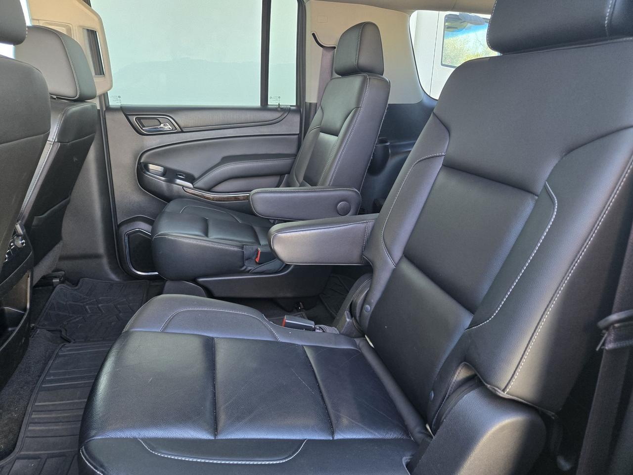 2017 Chevrolet Suburban LT Photo