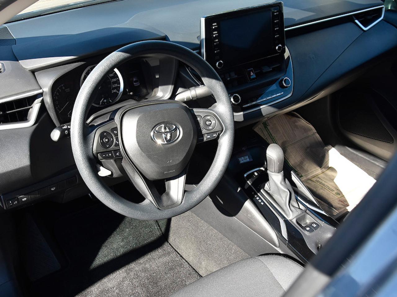2021 Toyota Corolla LE Photo