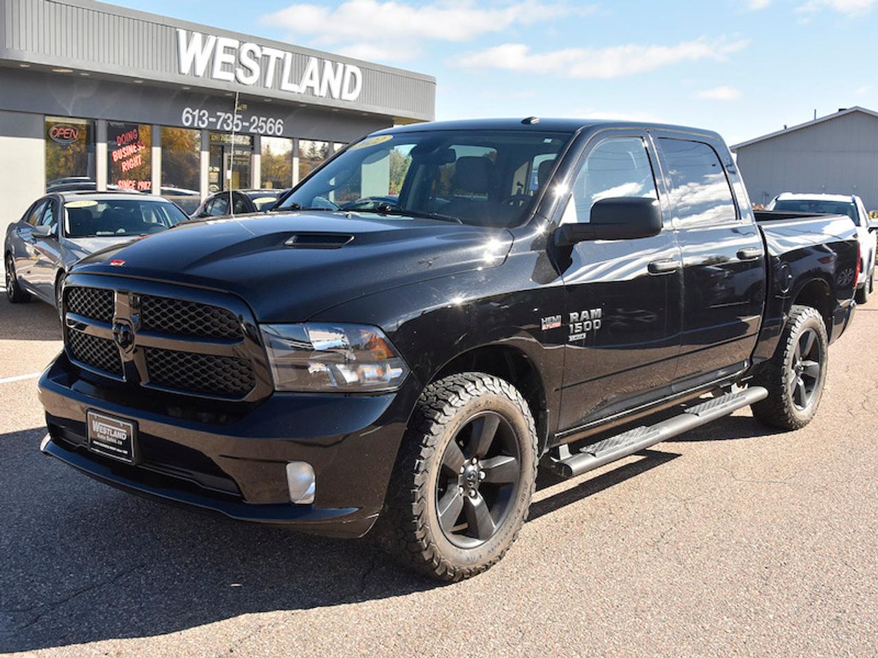 2022 RAM 1500 Classic EXPRESS 4X4 CREW CAB 5'7" BOX Photo