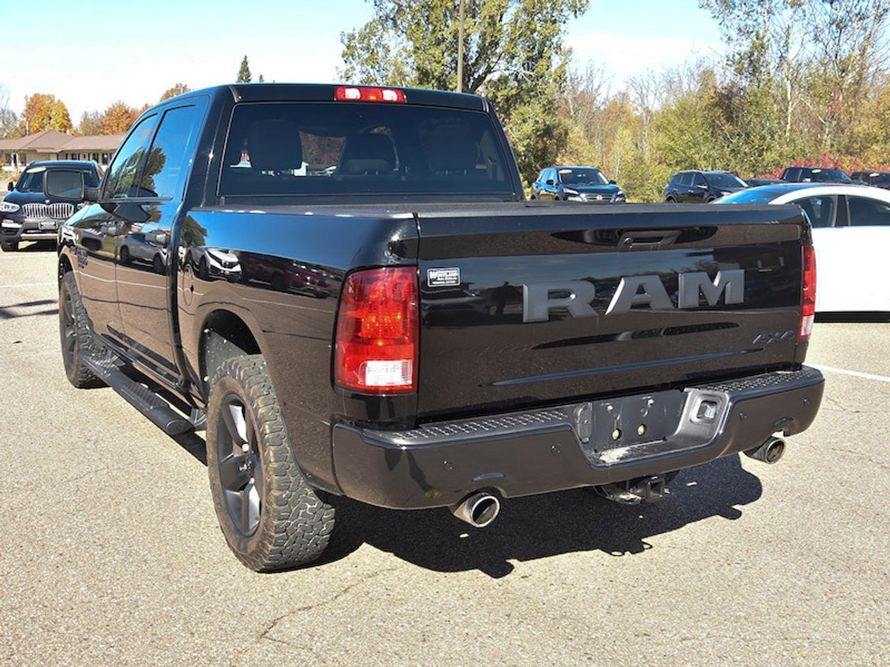 2022 RAM 1500 Classic EXPRESS 4X4 CREW CAB 5'7" BOX Photo