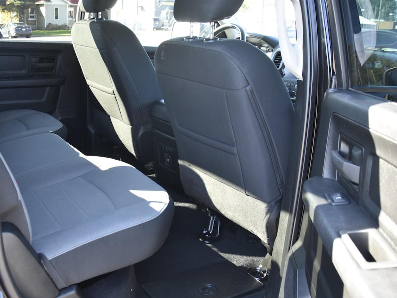2022 RAM 1500 Classic EXPRESS 4X4 CREW CAB 5'7" BOX Photo