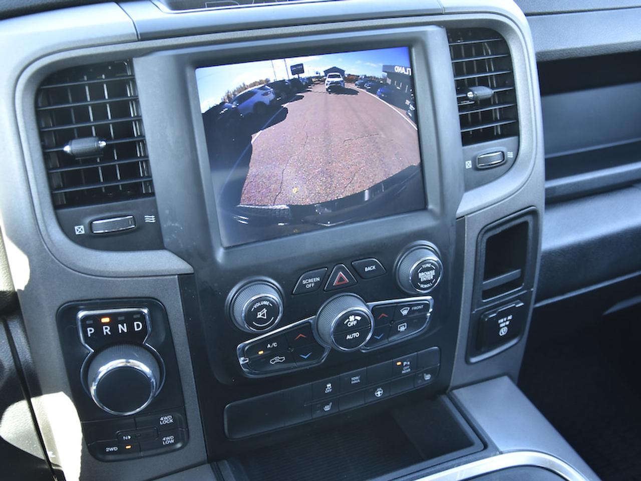 2022 RAM 1500 Classic EXPRESS 4X4 CREW CAB 5'7" BOX Photo