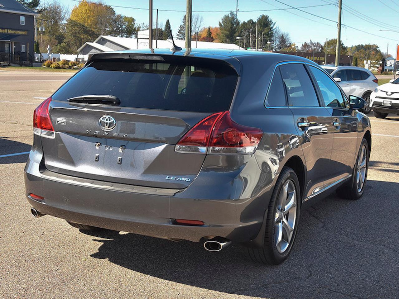 2016 Toyota Venza LE Photo